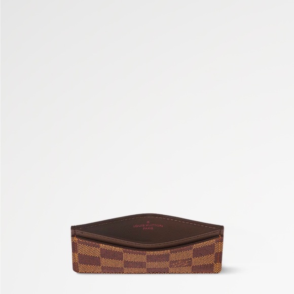 Louis Vuitton Card Holder with Distinctive Checkered Pattern - Picture 4 of 6